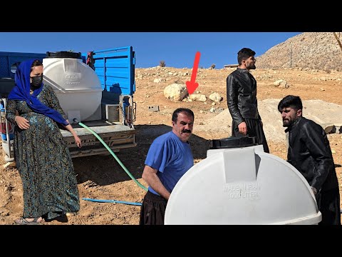 Mehdi und sein Vater stellten das Wasser für den Bau bereit.