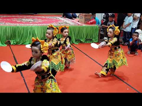 QUEENSHA CS... HEBATNYA PENARI CILIK BAWAKAN TARI PIRING