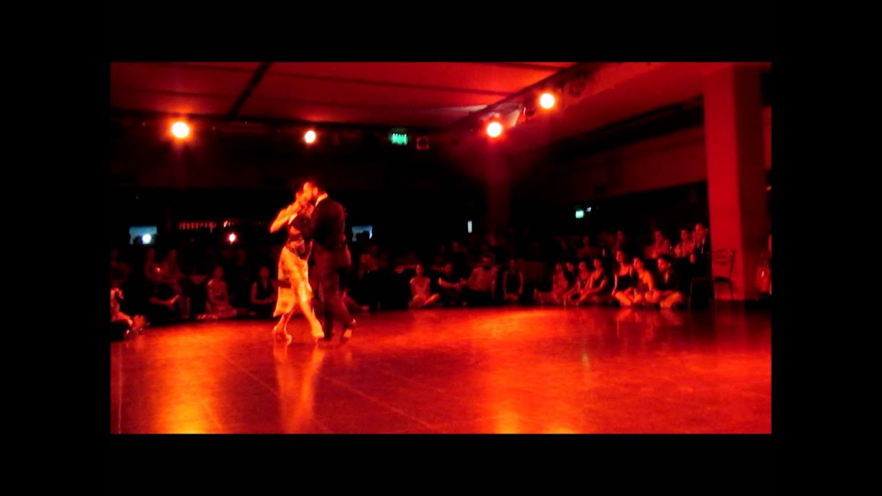 MOIRA CASTELLANO Y JAVIER RODRIGUEZ - GALLO CIEGO