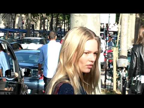 Model Anna EWERS @ Paris Fashion Week september 2014 Show Marant