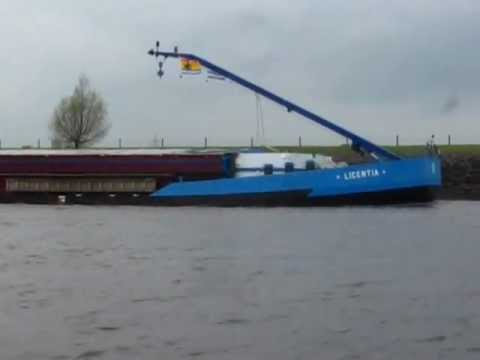 Vorbeifahrt Binnenschiff Licentia GMS 2318073 zu Tal auf der Hunte beim Osthafen