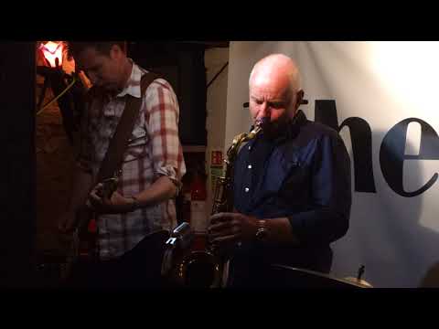 Pete Gage's Left Over Blues (feat. Jon Amor) - Sittin' On Top Of The World