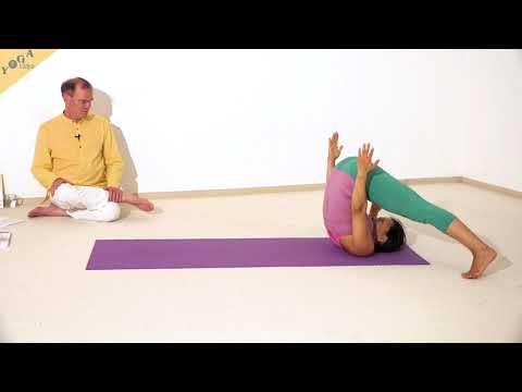 Grätsche im Pflug mit gestreckten Armen - Yoga Asana Lexikon