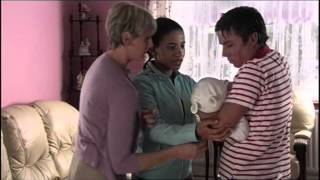 Extrait (VO) - Chris tient son demi-fr�re dans les bras