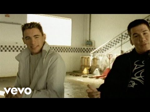 Andy & Lucas - Hasta Los Huesos (Videoclip)