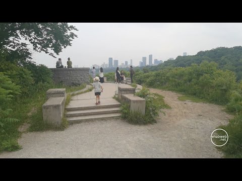 Walking around Don Valley Brick Works Park & Evergreen Brick Works