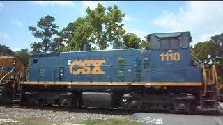 preview picture of video 'Union Pacific And CSX Switcher Hauling Long Fast Freight Train'
