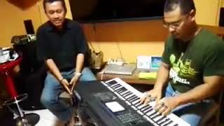 Download lagu 'CAMELLIA IV' (Ebiet G. Ade cover) Vocal: Hari Gunarto, Keyboard-Electone: Imam Herman mp3