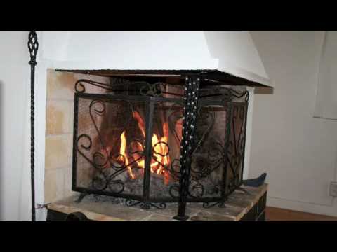 Stuga på sjötomt vid långhalsen i Södermanland