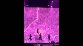 Ariana Grande SLAYS new Bb5s in Be My Baby! | Honeymoon Tour Las Vegas