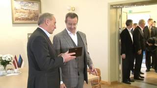 preview picture of video 'Latvijas un Igaunijas prezidentu vizīte Rūjienā 02/01/2014'