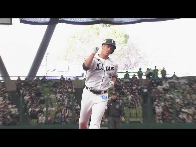 【1回裏】来日初アーチ!! ライオンズ・マキノン レフトスタンドへのホームランを放ち、先制点を奪う!! 2023年3月11日 埼玉西武ライオンズ 対 福岡ソフトバンクホークス