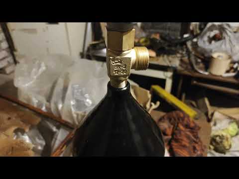 Как сделать малый переносной баллон из огнетушителя СО2 для углекислоты и полуавтомата. #Сварка_MAG