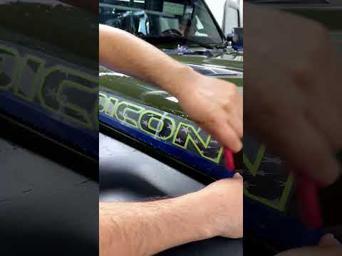 Rubicon Hood Decals Install