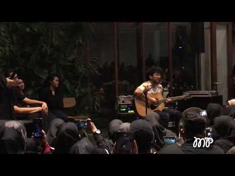 Kunto Aji - Pilu Membiru | LIVE @ Kumpul Teman Tulus 2019