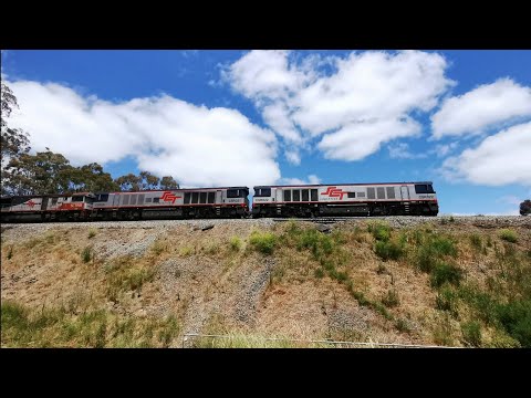 SCT inter-modal freight train 4PM9 at Bridgewater 15/12/22