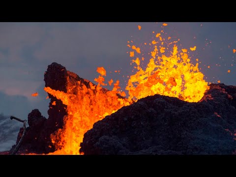 Huge fountains of lava filmed erupting out of Hawaii volcano