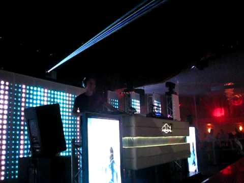 Armin Van Buuren@Gossip - AVB - 17/18 - Cirez D vs AVB-﻿ On off of love (armin mashup)