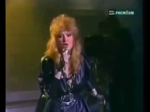 Alla Pugacheva an international guest at the Sanremo Music Festival 1987 Алла Пугачева Алла Пугачёва