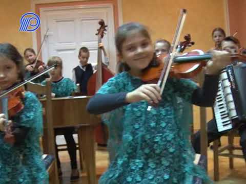 Orchestrík - dirigent Dr. Juraj Súdi - Zmes slovenských ľudových piesní o láske