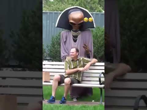alien prank in public place this is so funny 😂😂😂(subscribe my channel) #shorts #viral #youtube