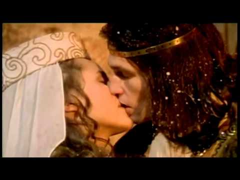 Šťastné a veselé (z pohádky Zimní víla) - lyrics