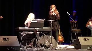 Does He Love You- Duet with Linda Davis!!!