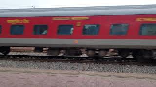 preview picture of video '12432 Trivendrum Rajdhani crossing Rma'