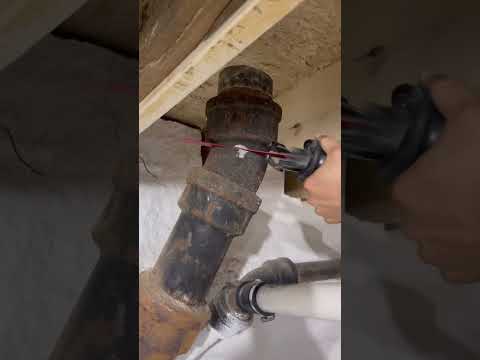How to cut cast iron pipes. #shorts #youtubeshorts #construction