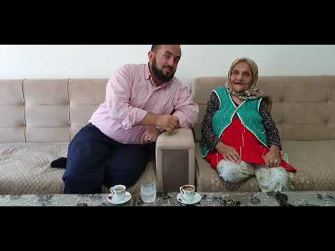 Një kafe së bashku me lokën Xhamile.