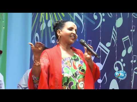 Amina farah | Hestii Nacab Ima Qadarin karo