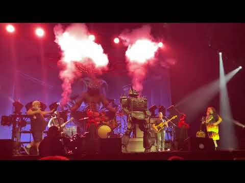 Tenacious D Live at the O2 16.06.23 - The Metal