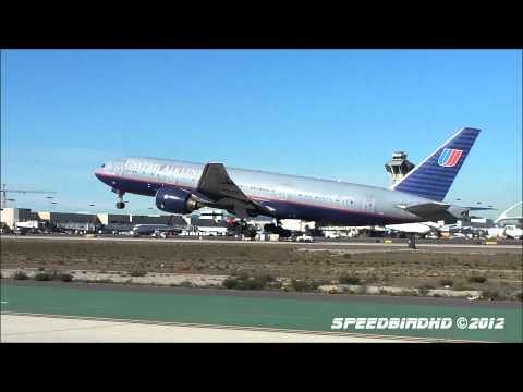United Airlines Boeing 777-222(ER) [N796UA] Takeoff