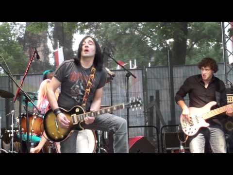 The Bombshells - Always On The Run (Brezelfestplatz 2011) | STALLUDIO