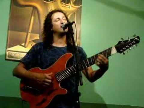 Reclamando de barriga cheia