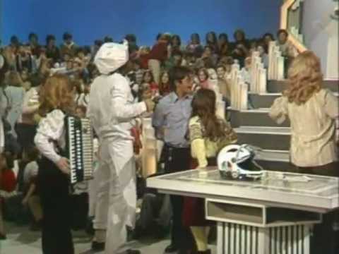 Un, dos, tres... - Bigote Arrocet y María Jesús y su acordeón