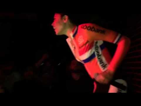 MUSTACHE: MALUCA "lola"