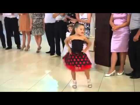 Muhtesem bir dans bakmadan kecmeyin