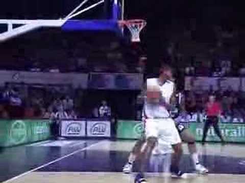 25 19-01-08 BCO-Bologna bis - Chuck Davis opnieuw met de sco