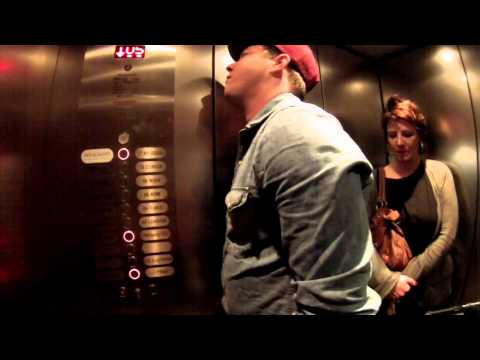 PupsAttacke im Fahrstuhl