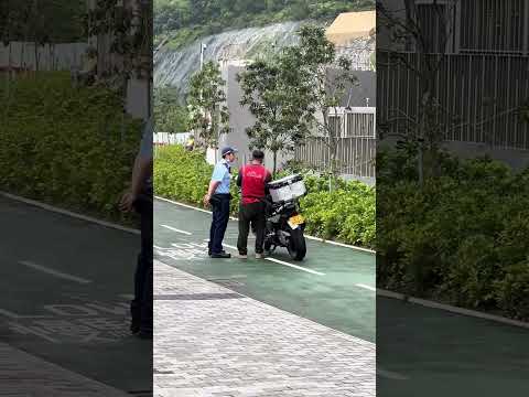 直擊 - 阿Sir你唔好掂到我阿~我電單車都係26做乜唔行得單車徑先🤣