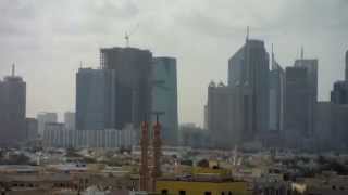 preview picture of video 'Ausblick von Dachterasse Hotel Meliá Dubai zur Skyline Dubai's (Burj Al Arab, Burj Khalifa, Hafen)'