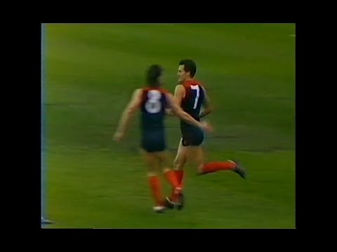 Brian Wilson kicks his first goal in Finals - Melbourne - 1987 Semi Final v Sydney - MCG - VFL