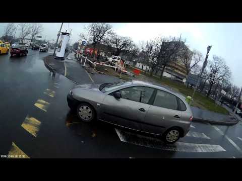 Gurul az autó mi meg csacsogunk - The car is rolling and we chitchat