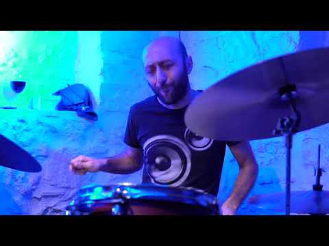 Hopla Loon - Yekermo Sew (Mulatu Astatke cover) MAH00107