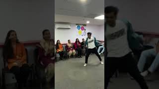 Download lagu #KhulaHaiMeraPinjra #sammyherenj #viralvideo #dancevideos #govindasongs mp3