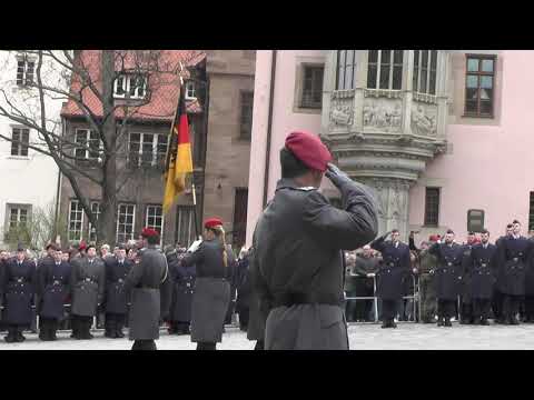 Ausmarsch der Ehrenformation mit den Truppenfahnen. Gelöbnis 07.03.24 Nürnberg