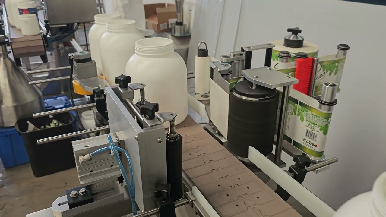 Etiquetadora automática para envases de proteína Modelo Etah 50 Marca Donber Equipos Industriales