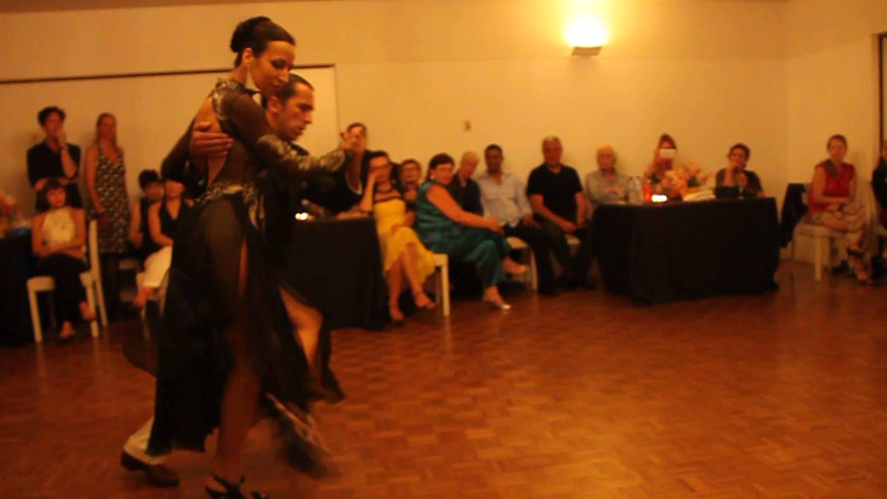 ROBERTO LEIVA E MANUELA RIVERO NA MILONGA DA CASA BRANCA - 2/4