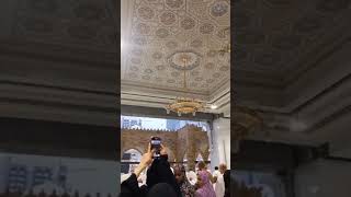 Download lagu Suasana di samping Ka'bah  seperti ini. mp3